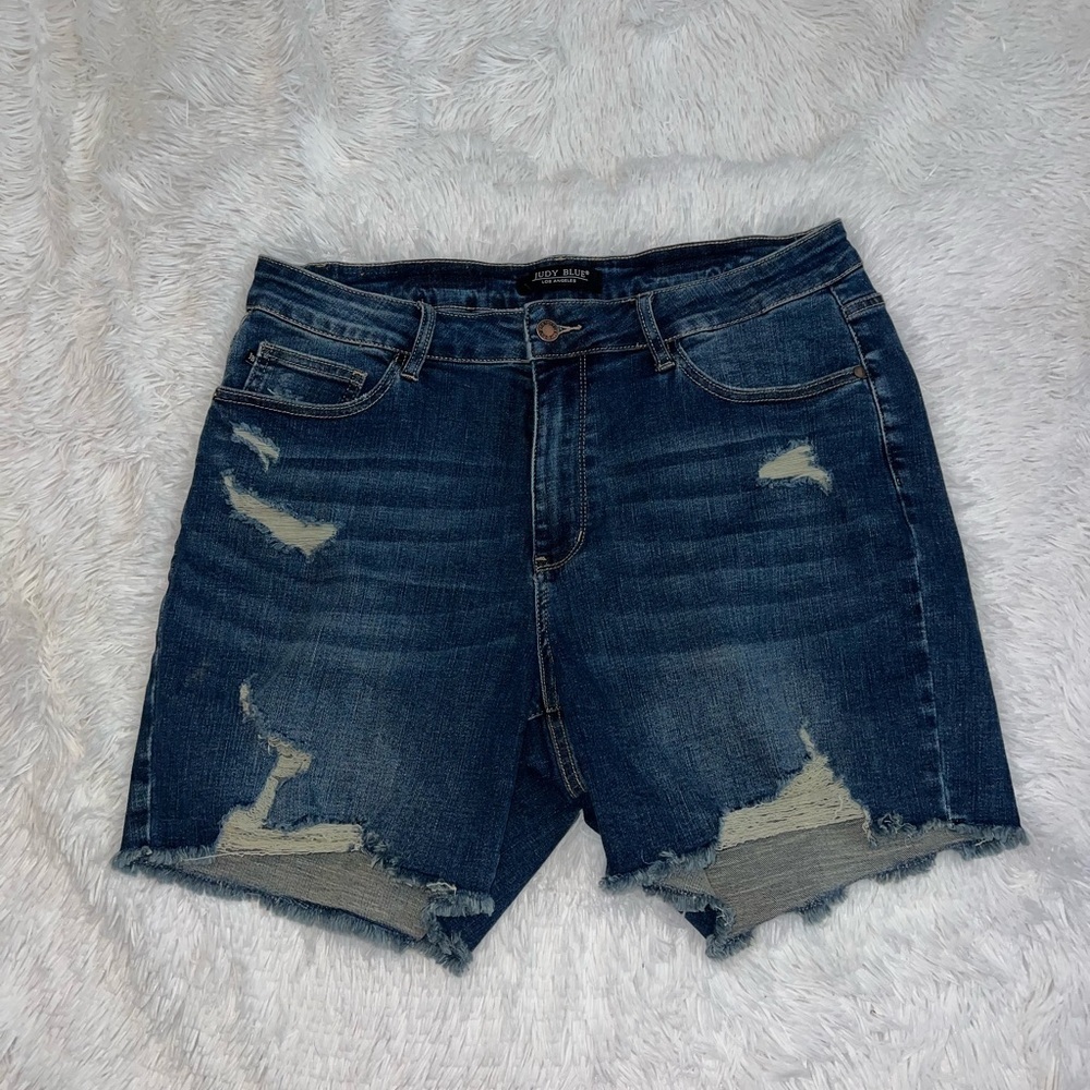 Judy Blue Women’s Distressed Dark Wash Jean Shorts size 2XL